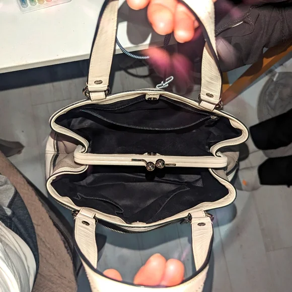 Purse - Picture 3 of 4